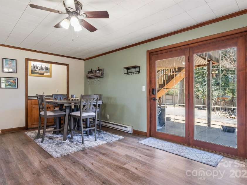 5230 Northview Drive, Hickory, NC 28601.  MLS# CAR4233667, YatesRealty ID 3052. 