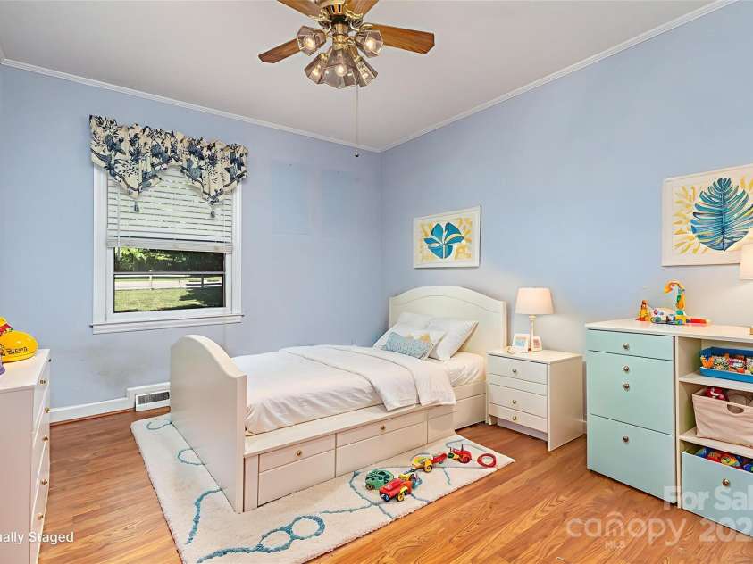 5211 Nations Ford Road, Charlotte, NC 28217.  MLS# CAR4285041, YatesRealty ID 30520. 