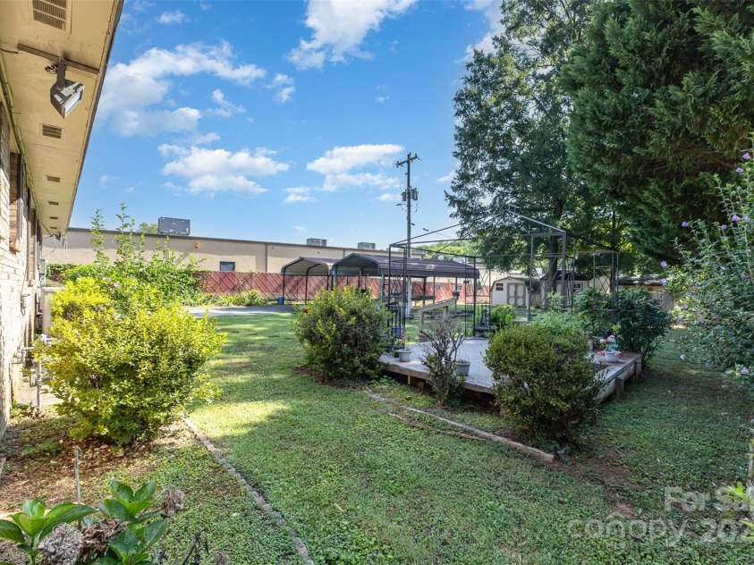 5211 Nations Ford Road, Charlotte, NC 28217.  MLS# CAR4285041, YatesRealty ID 30520. Backyard