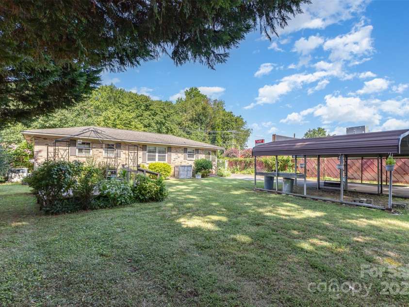 5211 Nations Ford Road, Charlotte, NC 28217.  MLS# CAR4285041, YatesRealty ID 30520. Detached Car Port