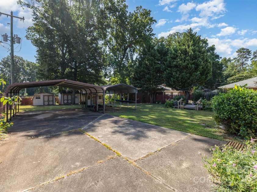 5211 Nations Ford Road, Charlotte, NC 28217.  MLS# CAR4285041, YatesRealty ID 30520. Detached Car Port
