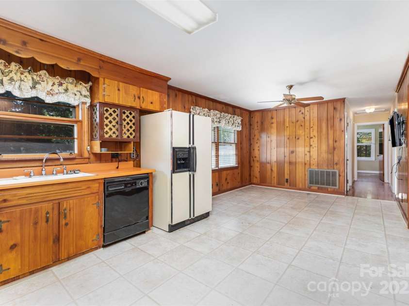 5211 Nations Ford Road, Charlotte, NC 28217.  MLS# CAR4285041, YatesRealty ID 30520. Kitchen