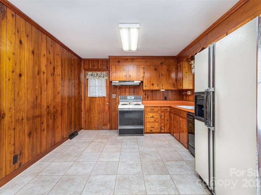 5211 Nations Ford Road, Charlotte, NC 28217.  MLS# CAR4285041, YatesRealty ID 30520. Kitchen