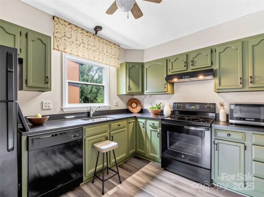 1745 Haywood Manor Road, Hendersonville, NC 28791.  MLS# CAR4277714, YatesRealty ID 30521. 