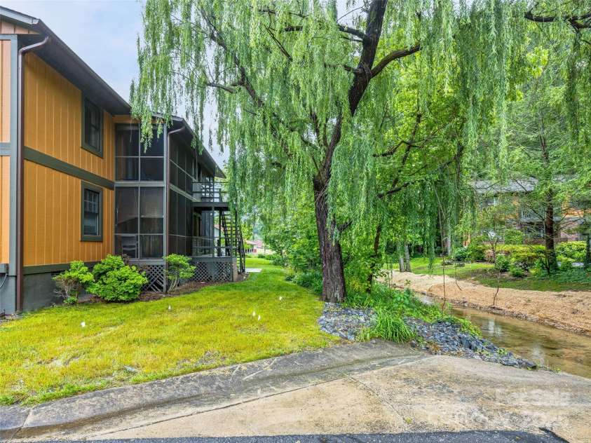 1745 Haywood Manor Road, Hendersonville, NC 28791.  MLS# CAR4277714, YatesRealty ID 30521. 