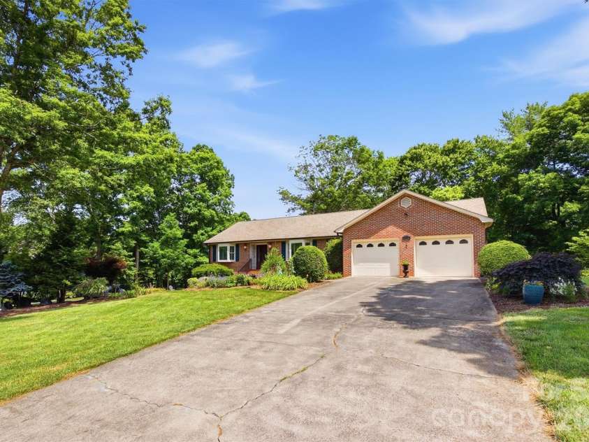 232 Westwood Drive, Morganton, NC 28655.  MLS# CAR4388740, YatesRealty ID 30521. 