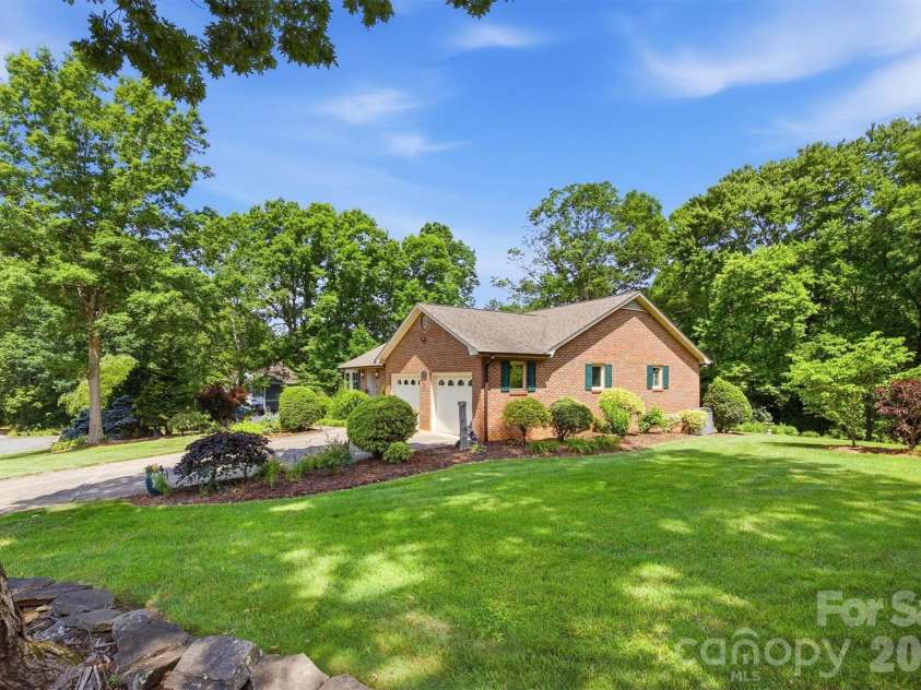 232 Westwood Drive, Morganton, NC 28655.  MLS# CAR4388740, YatesRealty ID 30521. 