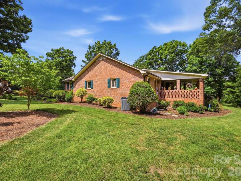 232 Westwood Drive, Morganton, NC 28655.  MLS# CAR4388740, YatesRealty ID 30521. 