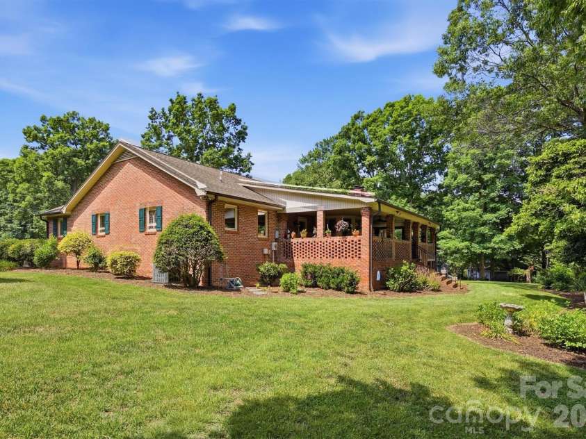 232 Westwood Drive, Morganton, NC 28655.  MLS# CAR4388740, YatesRealty ID 30521. 