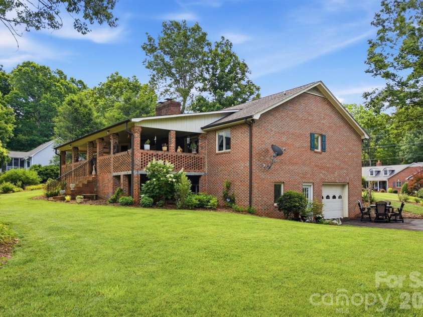 232 Westwood Drive, Morganton, NC 28655.  MLS# CAR4388740, YatesRealty ID 30521. 