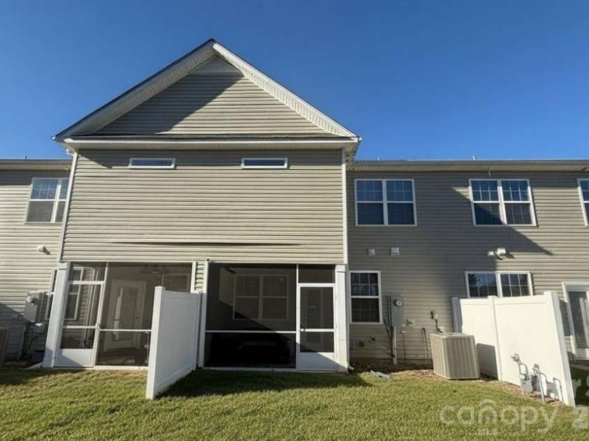 14013 Castle Nook Drive, Charlotte, NC 28273.  MLS# CAR4390659, YatesRealty ID 30522. 