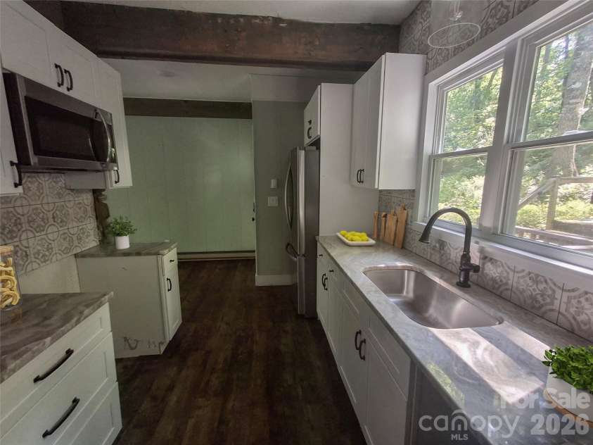 630 Shumont Road, Black Mountain, NC 28711.  MLS# CAR4392695, YatesRealty ID 30523. Virtual kitchen