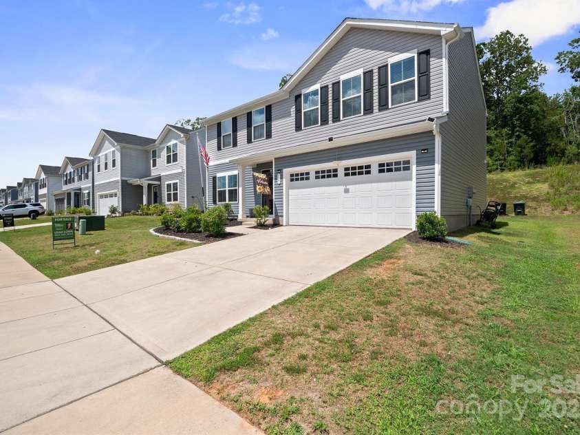 707 Pointe Andrews Drive, Concord, NC 28025.  MLS# CAR4280362, YatesRealty ID 30523. Front of Home