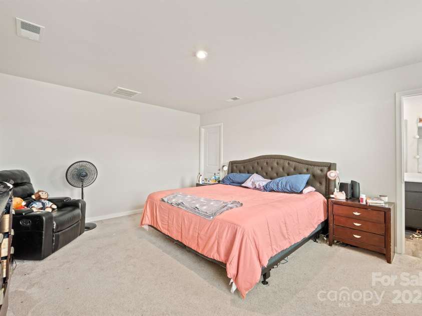 707 Pointe Andrews Drive, Concord, NC 28025.  MLS# CAR4280362, YatesRealty ID 30523. Primary Bedroom