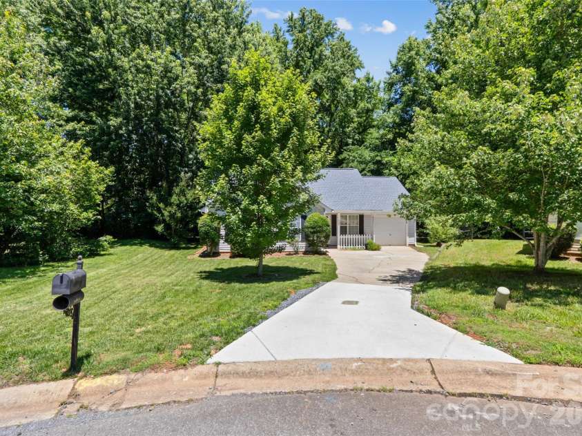 1303 Long Grass Court, Charlotte, NC 28216.  MLS# CAR4390381, YatesRealty ID 30525. 