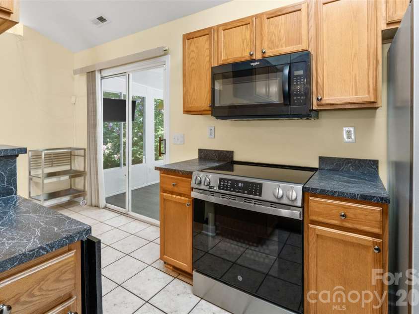 1303 Long Grass Court, Charlotte, NC 28216.  MLS# CAR4390381, YatesRealty ID 30525. 