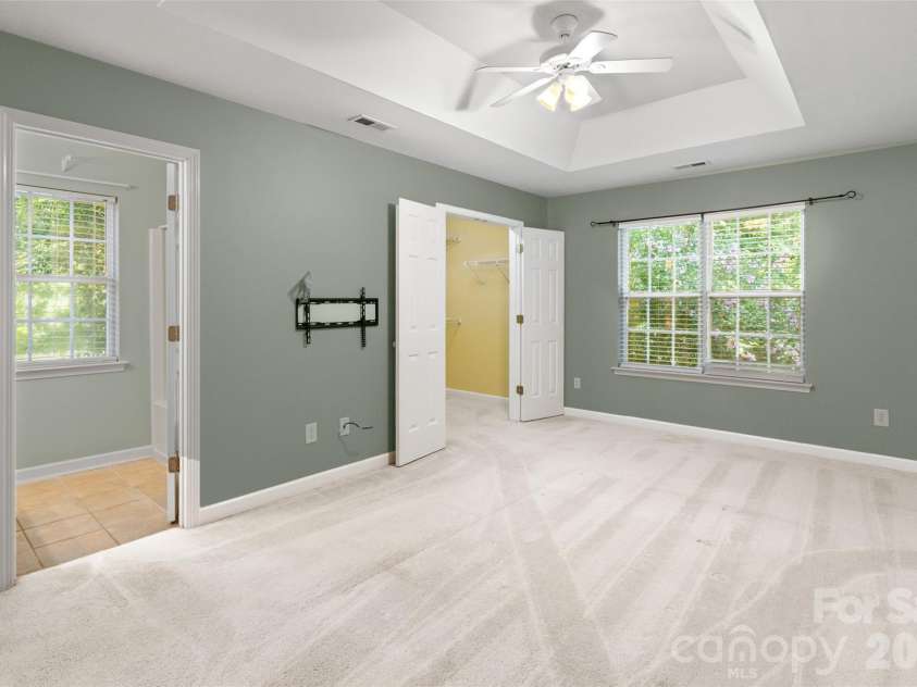 1303 Long Grass Court, Charlotte, NC 28216.  MLS# CAR4390381, YatesRealty ID 30525. 