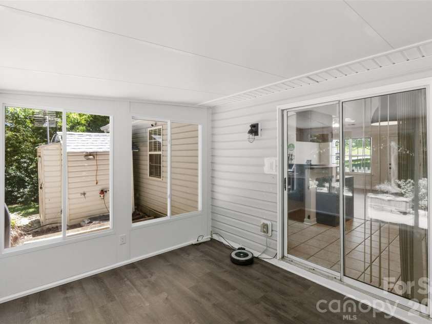 1303 Long Grass Court, Charlotte, NC 28216.  MLS# CAR4390381, YatesRealty ID 30525. 