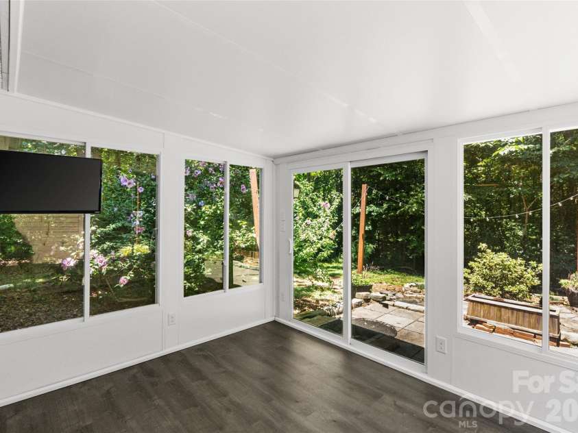 1303 Long Grass Court, Charlotte, NC 28216.  MLS# CAR4390381, YatesRealty ID 30525. 