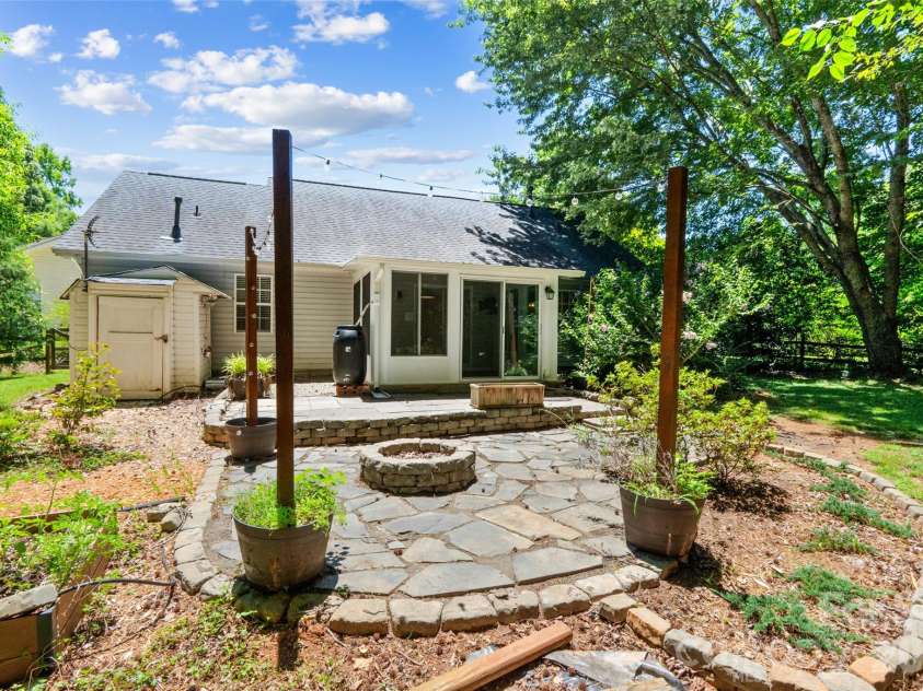 1303 Long Grass Court, Charlotte, NC 28216.  MLS# CAR4390381, YatesRealty ID 30525. 