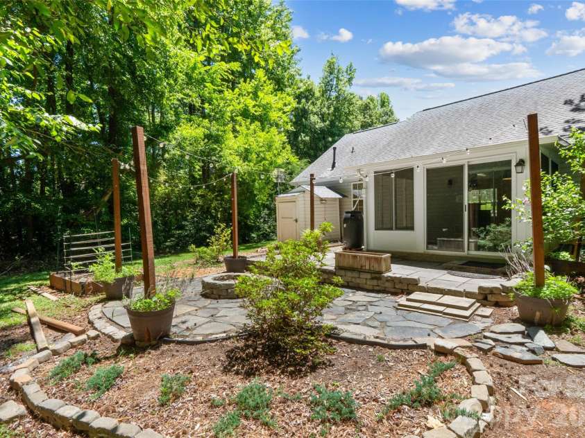 1303 Long Grass Court, Charlotte, NC 28216.  MLS# CAR4390381, YatesRealty ID 30525. 
