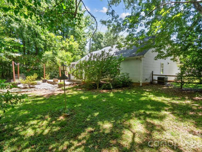 1303 Long Grass Court, Charlotte, NC 28216.  MLS# CAR4390381, YatesRealty ID 30525. 