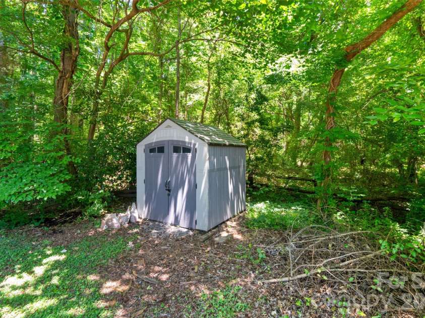 1303 Long Grass Court, Charlotte, NC 28216.  MLS# CAR4390381, YatesRealty ID 30525. 
