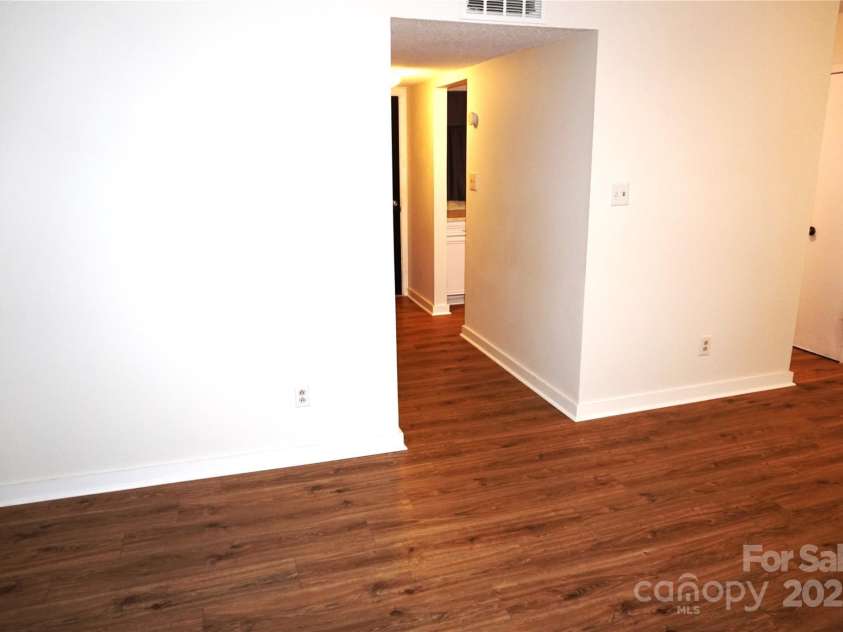 1648 Hollow Drive, Charlotte, NC 28212.  MLS# CAR4288761, YatesRealty ID 30525. 