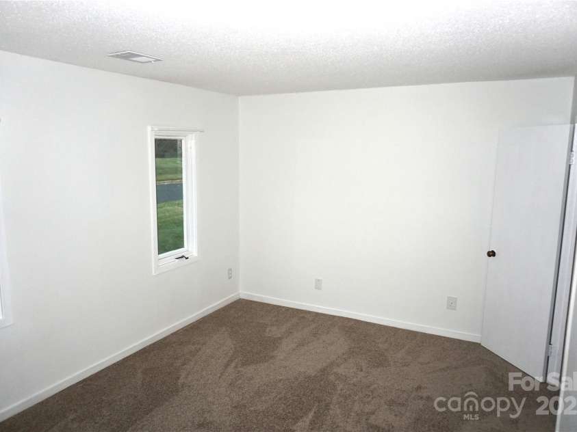 1648 Hollow Drive, Charlotte, NC 28212.  MLS# CAR4288761, YatesRealty ID 30525. 