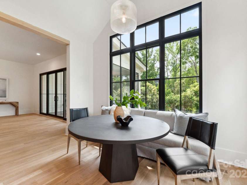 408 Ideal Way, Charlotte, NC 28203.  MLS# CAR4268793, YatesRealty ID 30526. Breakfast Area