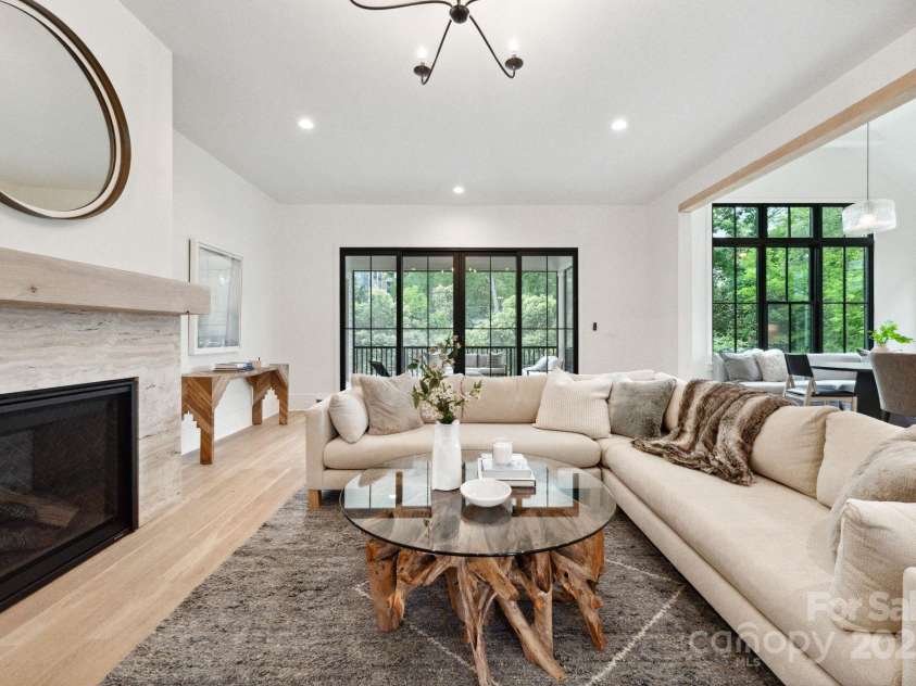 408 Ideal Way, Charlotte, NC 28203.  MLS# CAR4268793, YatesRealty ID 30526. Great room