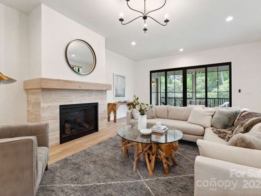 408 Ideal Way, Charlotte, NC 28203.  MLS# CAR4268793, YatesRealty ID 30526. Great room