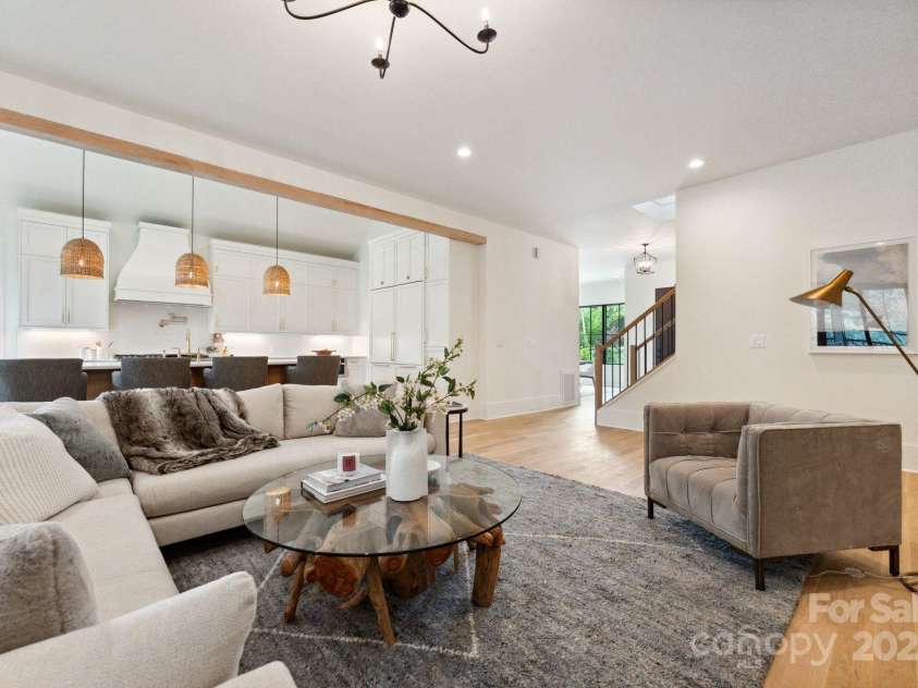 408 Ideal Way, Charlotte, NC 28203.  MLS# CAR4268793, YatesRealty ID 30526. Great room