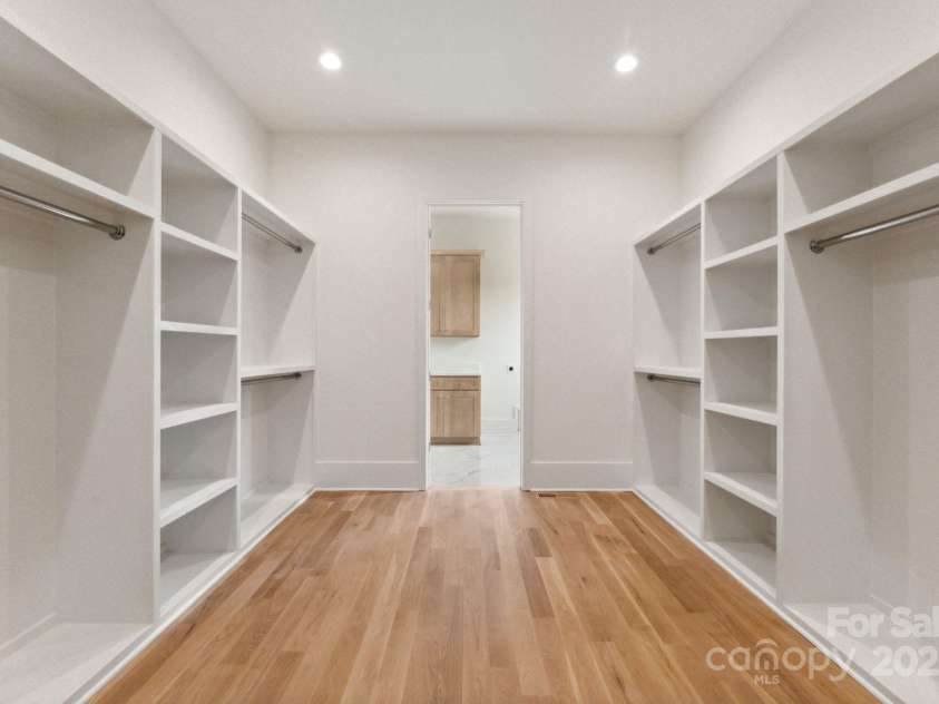 408 Ideal Way, Charlotte, NC 28203.  MLS# CAR4268793, YatesRealty ID 30526. Primary closet