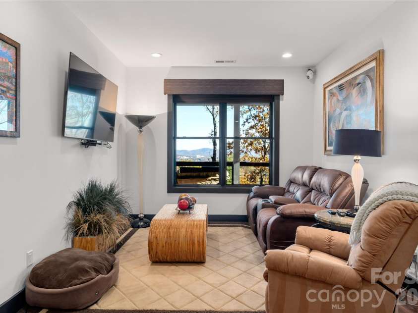 41 Ben Lippen School Road, Asheville, NC 28806.  MLS# CAR4367928, YatesRealty ID 30526. 