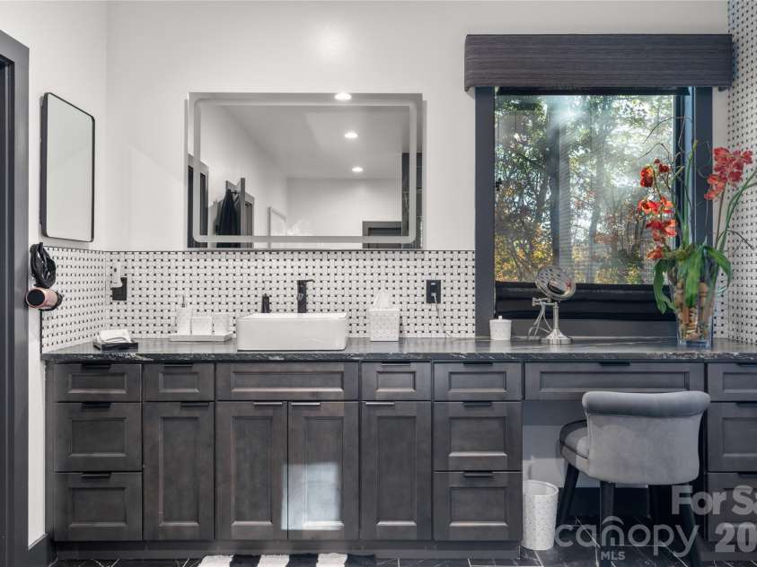 41 Ben Lippen School Road, Asheville, NC 28806.  MLS# CAR4367928, YatesRealty ID 30526. 