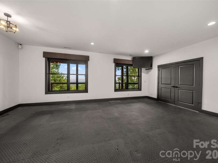 41 Ben Lippen School Road, Asheville, NC 28806.  MLS# CAR4367928, YatesRealty ID 30526. 
