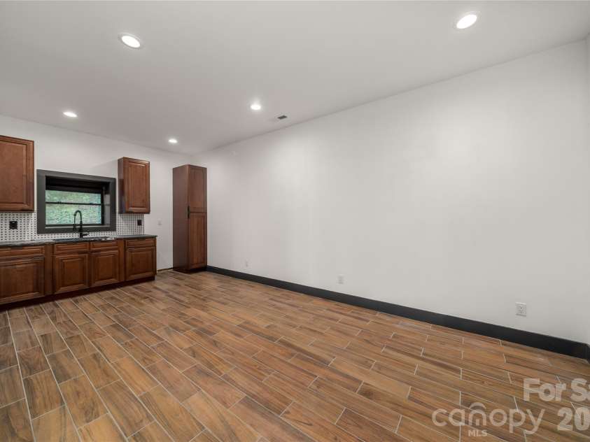 41 Ben Lippen School Road, Asheville, NC 28806.  MLS# CAR4367928, YatesRealty ID 30526. 