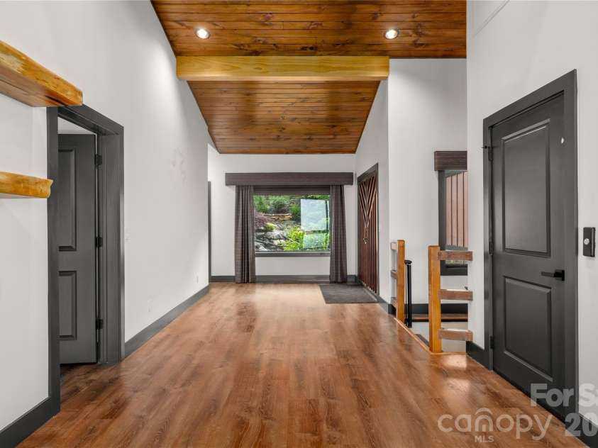 41 Ben Lippen School Road, Asheville, NC 28806.  MLS# CAR4367928, YatesRealty ID 30526. 