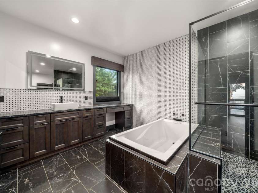 41 Ben Lippen School Road, Asheville, NC 28806.  MLS# CAR4367928, YatesRealty ID 30526. 