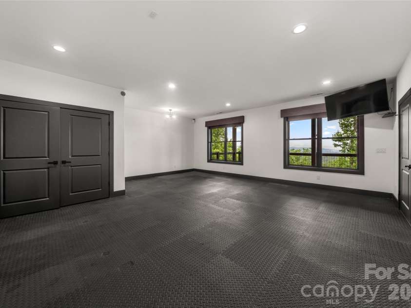 41 Ben Lippen School Road, Asheville, NC 28806.  MLS# CAR4367928, YatesRealty ID 30526. 