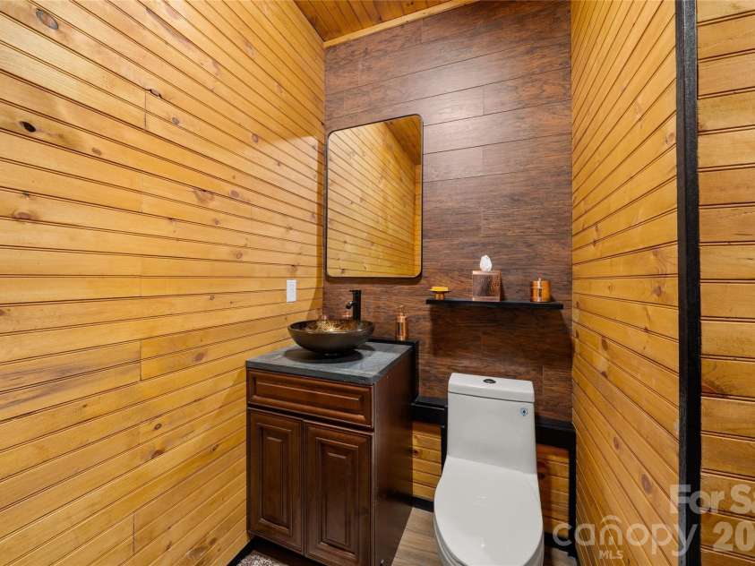 41 Ben Lippen School Road, Asheville, NC 28806.  MLS# CAR4367928, YatesRealty ID 30526. Basement level full bath for workshop and hobby room