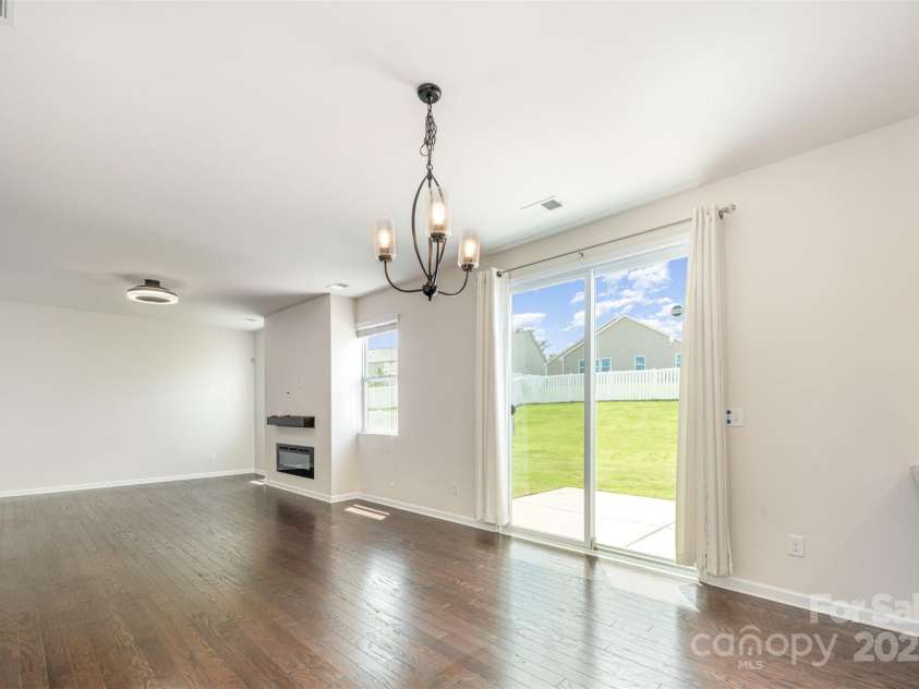 9517 Silverdale Lane, Charlotte, NC 28269.  MLS# CAR4280714, YatesRealty ID 30527. Breakfast Area