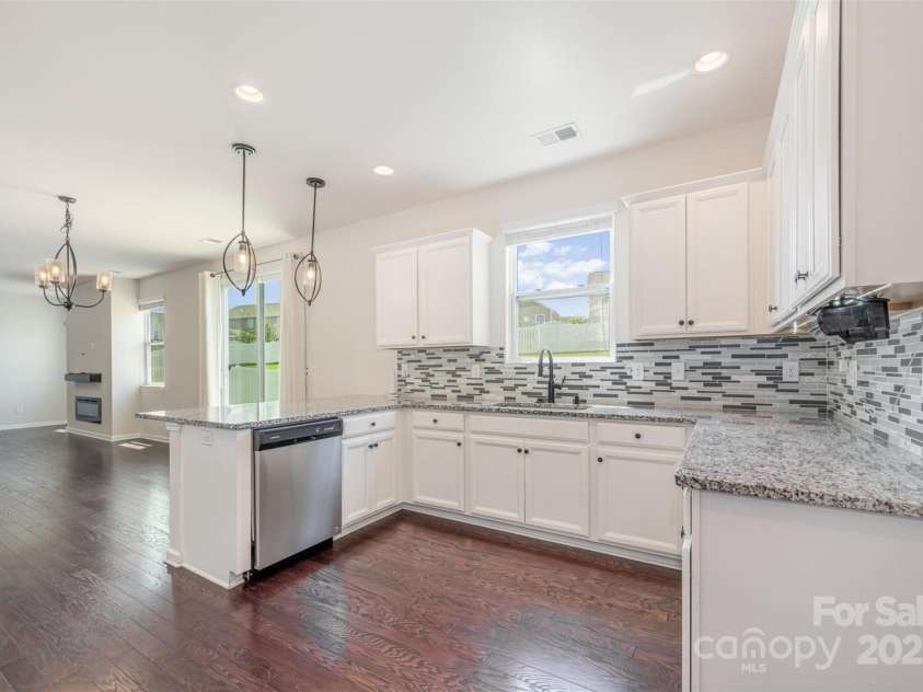 9517 Silverdale Lane, Charlotte, NC 28269.  MLS# CAR4280714, YatesRealty ID 30527. Kitchen
