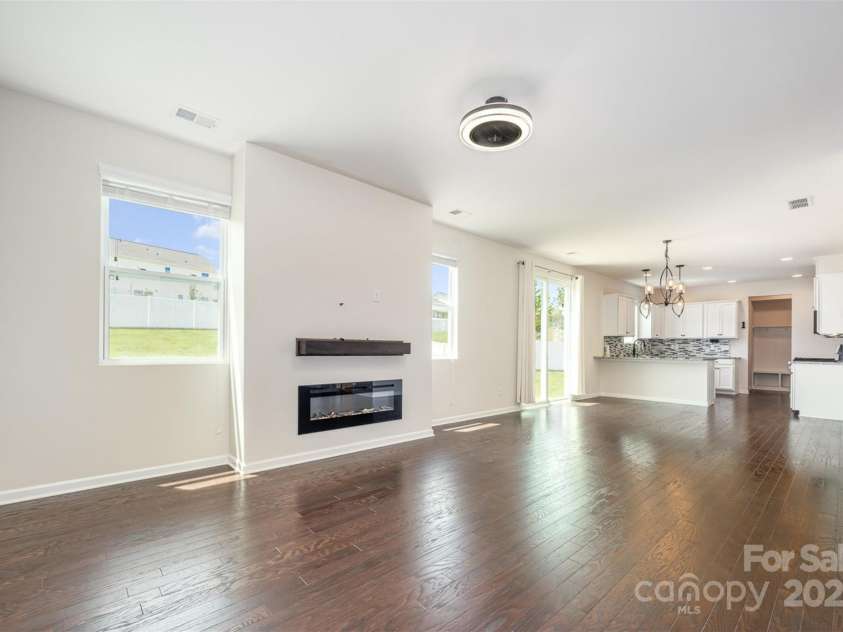 9517 Silverdale Lane, Charlotte, NC 28269.  MLS# CAR4280714, YatesRealty ID 30527. Living Room