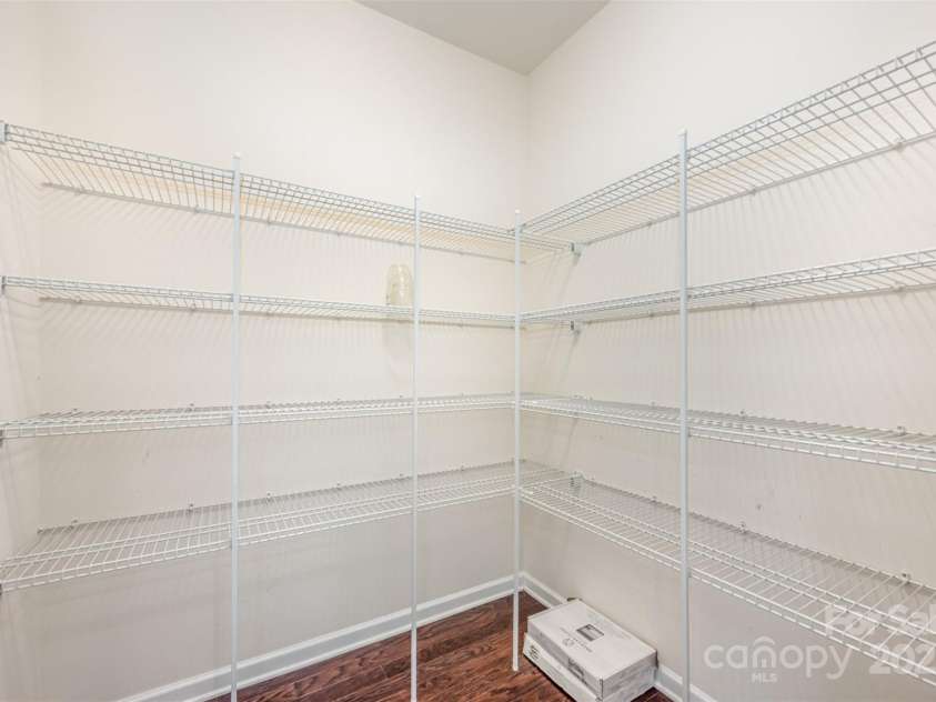 9517 Silverdale Lane, Charlotte, NC 28269.  MLS# CAR4280714, YatesRealty ID 30527. Walk In Pantry