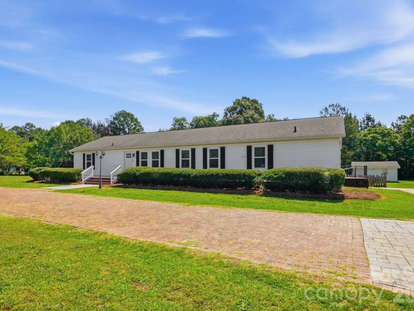 288 Farris Road, Clover, SC 29710.  MLS# CAR4391035, YatesRealty ID 30528. 