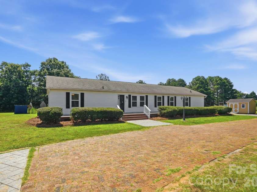 288 Farris Road, Clover, SC 29710.  MLS# CAR4391035, YatesRealty ID 30528. 