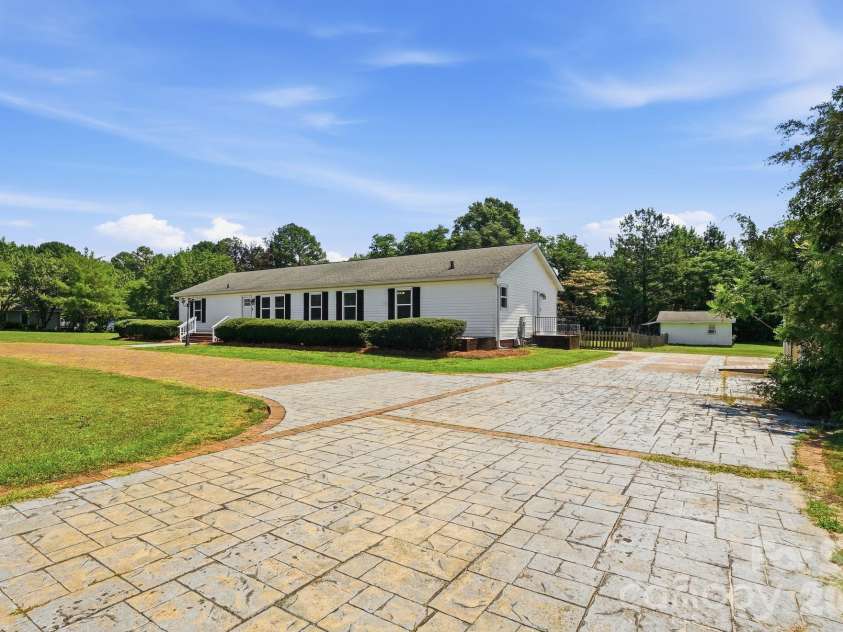 288 Farris Road, Clover, SC 29710.  MLS# CAR4391035, YatesRealty ID 30528. 