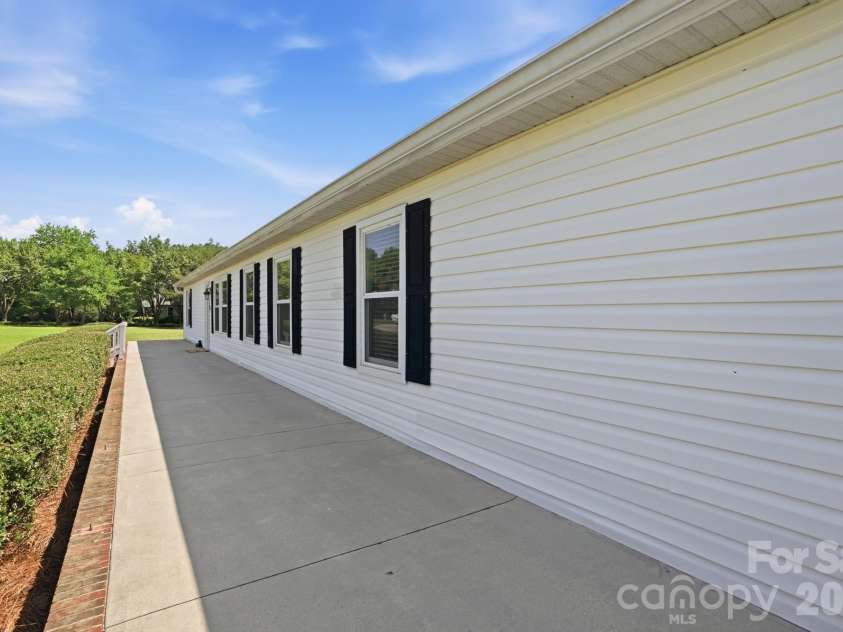 288 Farris Road, Clover, SC 29710.  MLS# CAR4391035, YatesRealty ID 30528. 